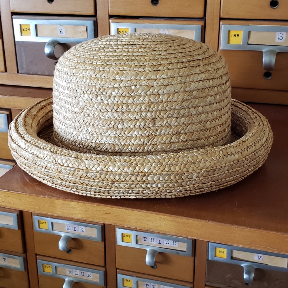 Straw hat - Picture 1 of 2